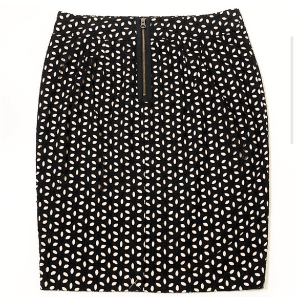 LOFT Floral Cotton Eyelet Pencil
Skirt From Size 10 - Picture 4 of 11